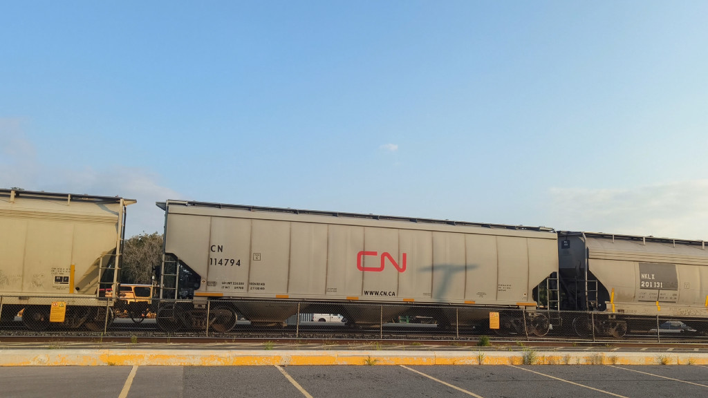 CN 114794